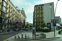 Hotel Regina and El Triangle in Barcelona.jpg