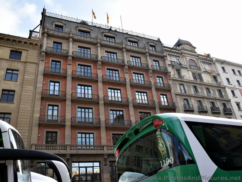 Tour Bus Parked at the Ramon Berenguer Plaza.jpg