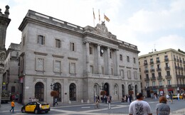 Barcelona City Hall Building Photo.jpg