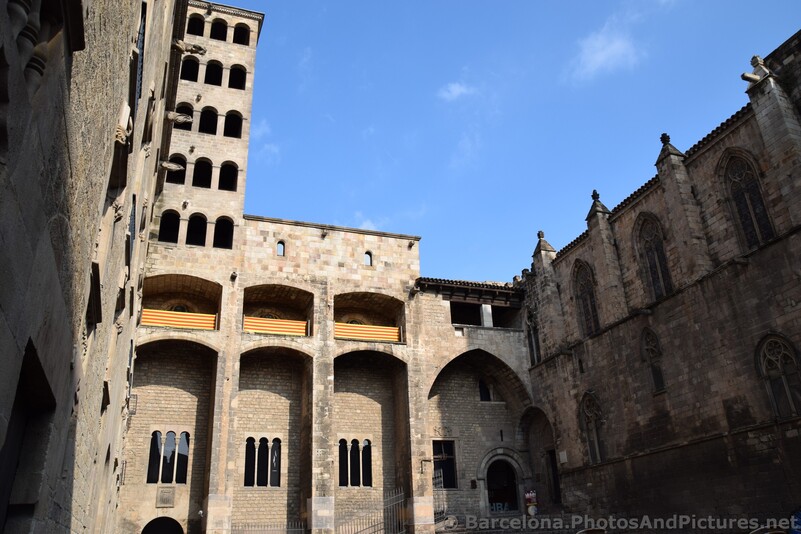 Palau Reial Major at Placa del Rei Barcelona.jpg