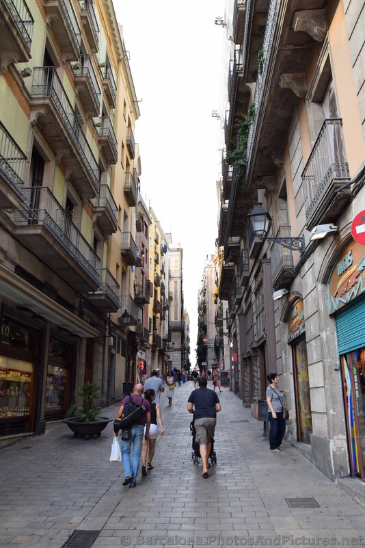 Baixada de La Llibreteria Street in Barcelona.jpg