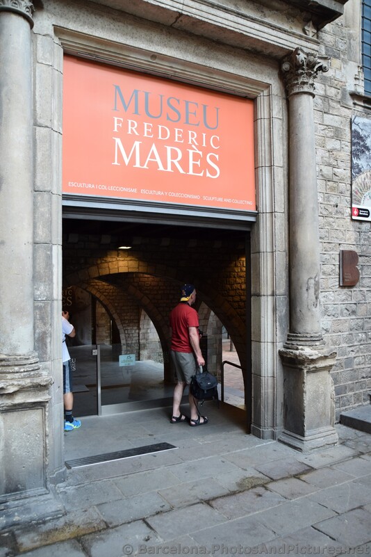Frederic Mares Museum Barcelona Entrance Way.jpg