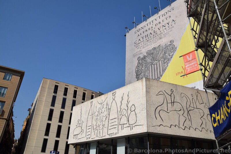 Catalan Constitutions & Stick Figure Drawing near Barcelona Cathedral.jpg