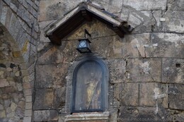 Statue of Saint in Golden Robe in Wall Niche of Bacerlona Cathedral.jpg