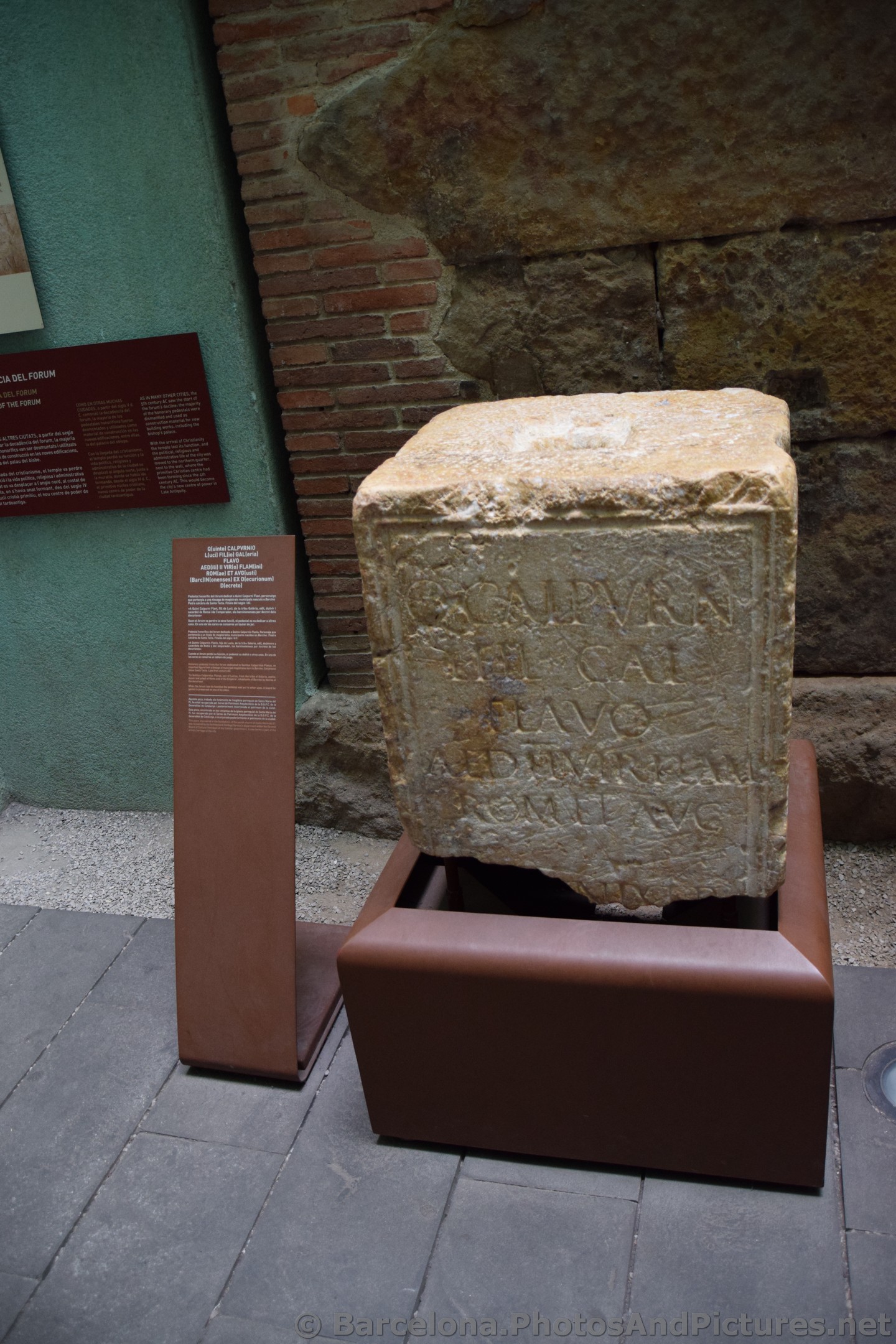 Quintus Calpurnius Flavus Pedestal at Temple of Augustus Barcelona.jpg