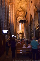 Rows and Benches inside one wing of Barcelona Cathedral.jpg