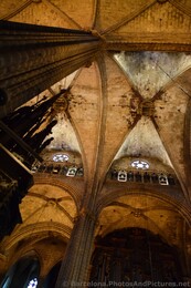 Pillar Inside Barcelona Cathedral.jpg