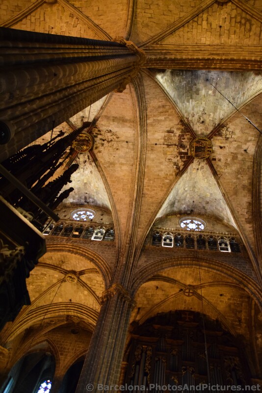 Pillar Inside Barcelona Cathedral.jpg