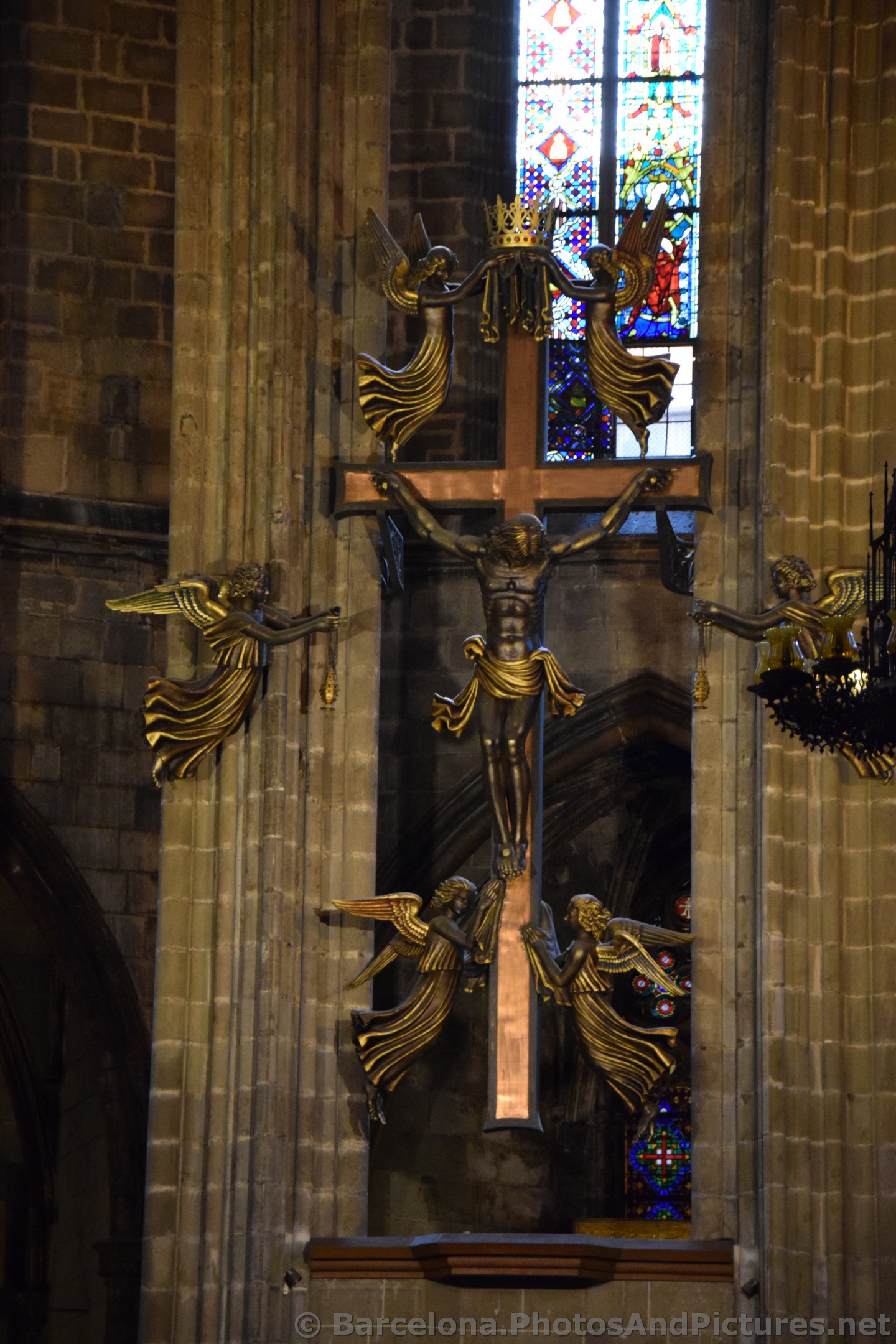 Crucifix Cross Above Chancel of Barcelona Cathedral.jpg
