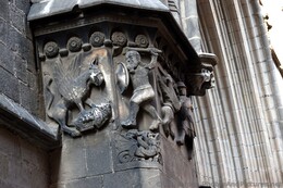 Griffin and Warrior Sculpture on Pillars of Barcelona Cathedral.jpg