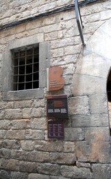 Entrance for MUHBA Temple of Augustus in Barcelona.jpg