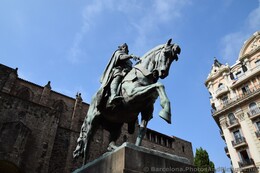 Ramon Berenguer III Count of Barcelona Statue Detailed.jpg