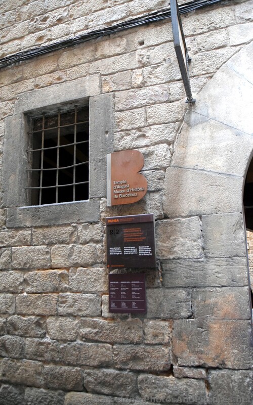 Entrance for MUHBA Temple of Augustus in Barcelona.jpg