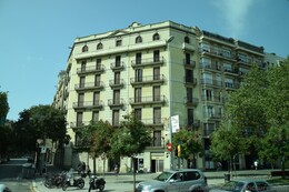 Alimentacio Vinateria Mata in Barcelona.jpg