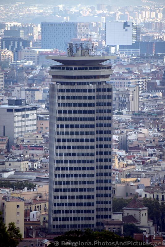 Edificio Colon Skyscraper Building of Barcelona.jpg