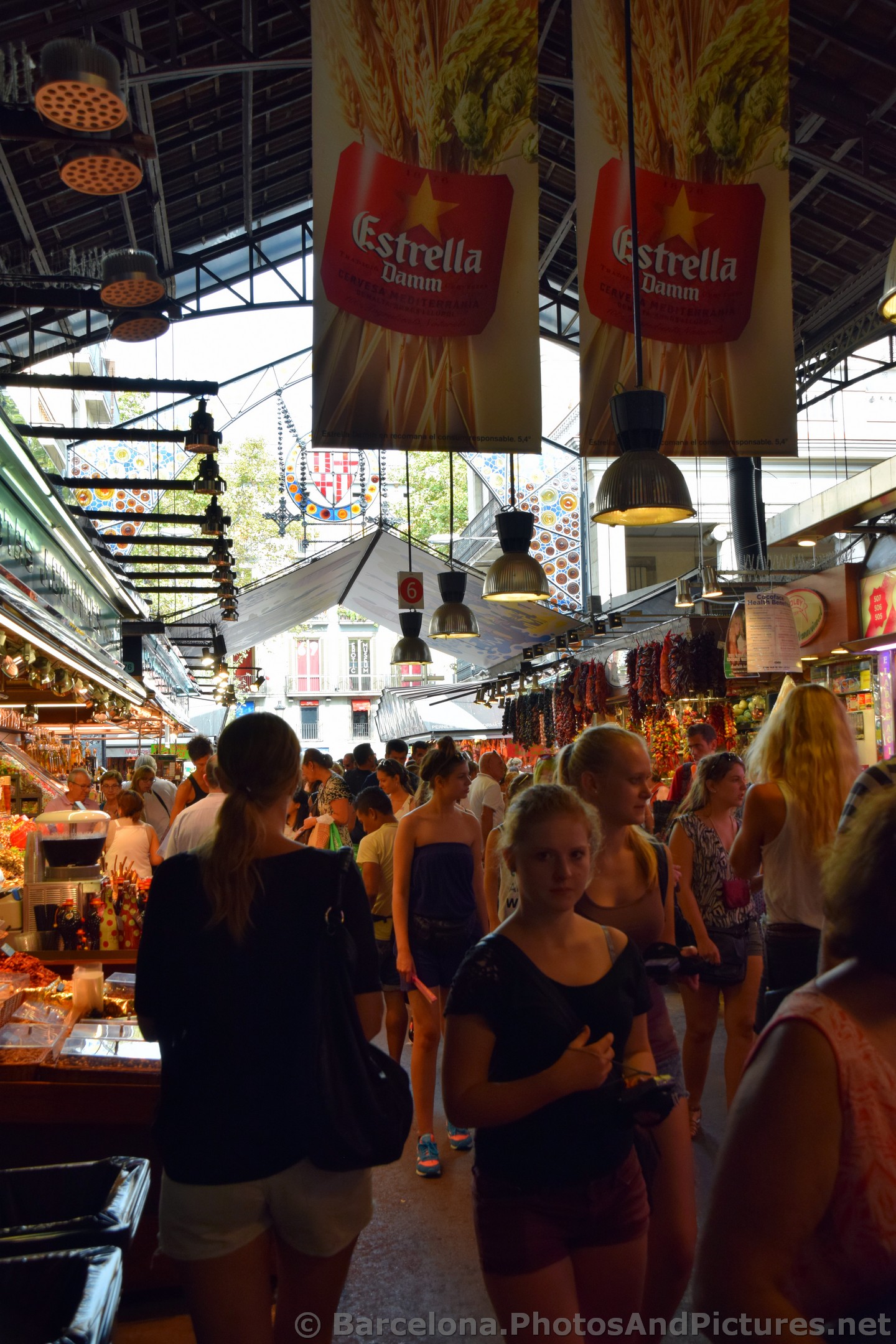 Tourists within Mercat de la Boqueria Barcelona.jpg