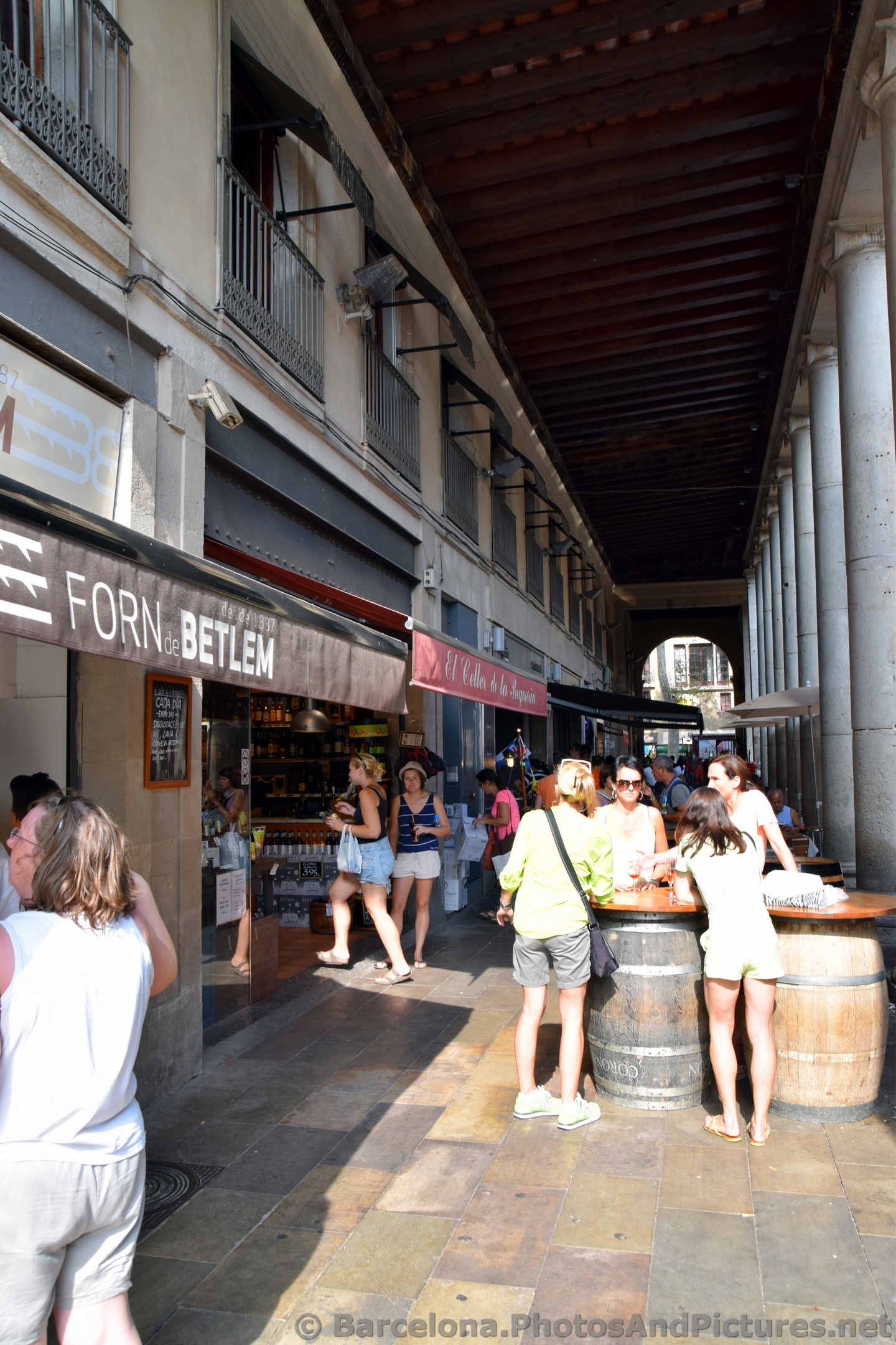 Forn de Betlem Barcelona outside Boqueria.jpg
