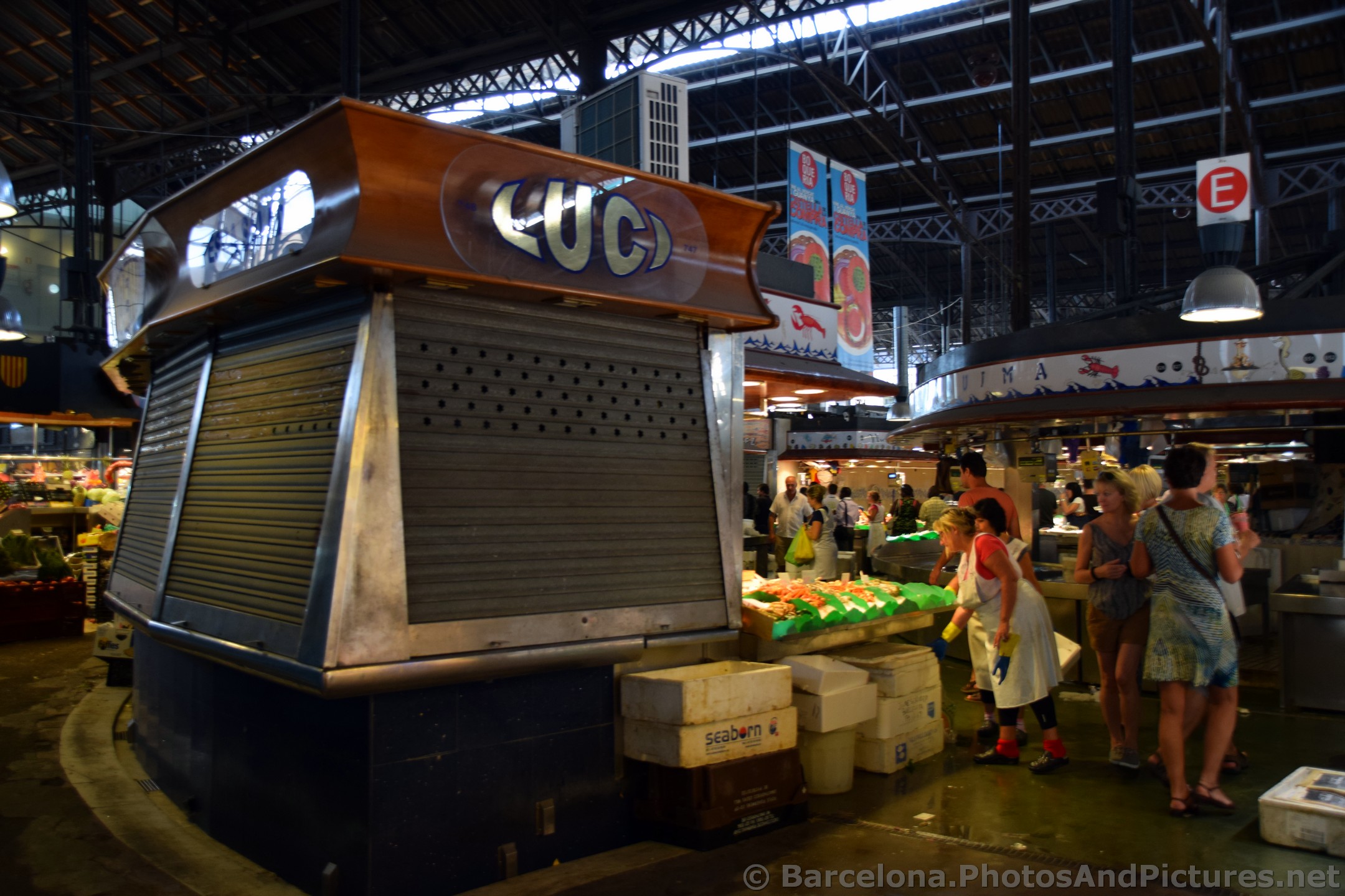 Closed Vendor Stall @ Mercat de la Boqueria.jpg