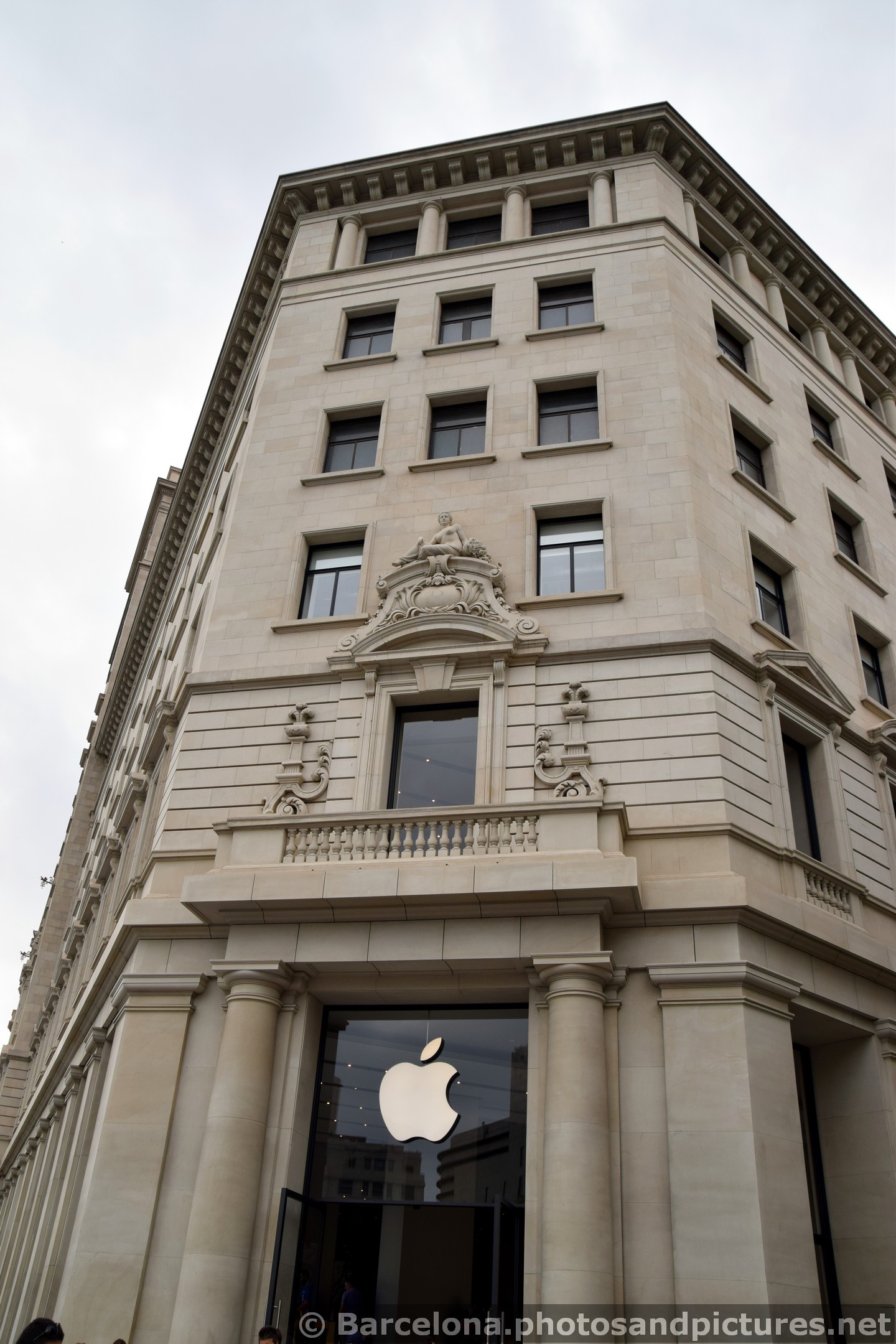 Facade of the Catalunya Square Apple Store in Barcelona.jpg