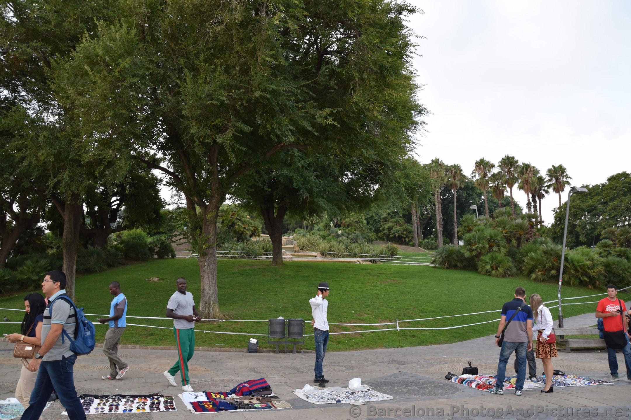 Local Spaniards selling goods at Jardins del Mirador.jpg
