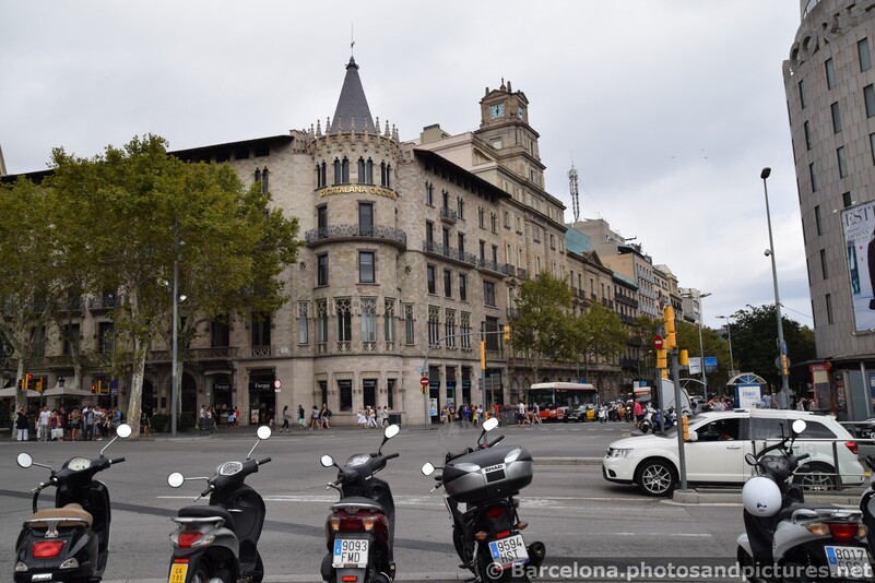 Catalana Occidente Building of Placa Catalunya.jpg