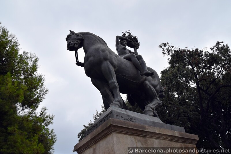 Statue of Barcelona @ Placa de Catalunya.jpg