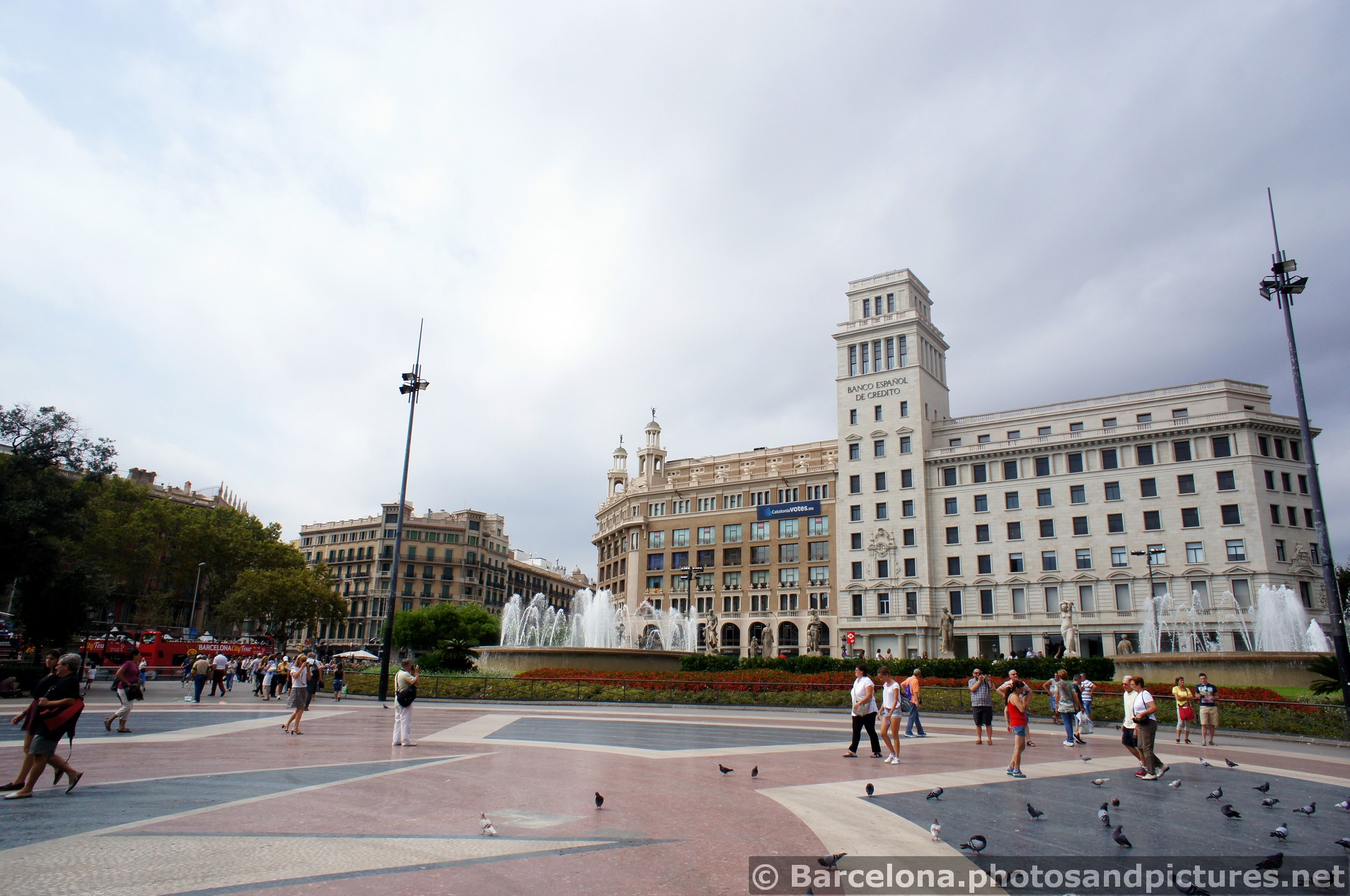 Placa Catalunya Wide Angle Shot.jpg