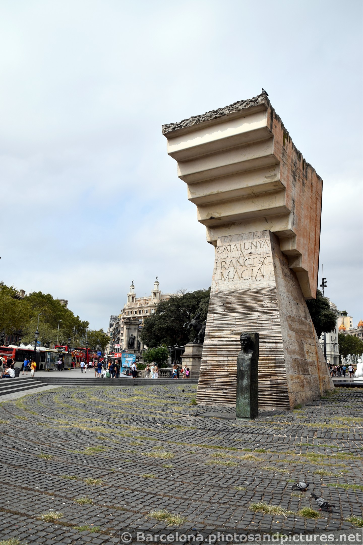 Francesc Macià Monument @ Catalunya Square.jpg