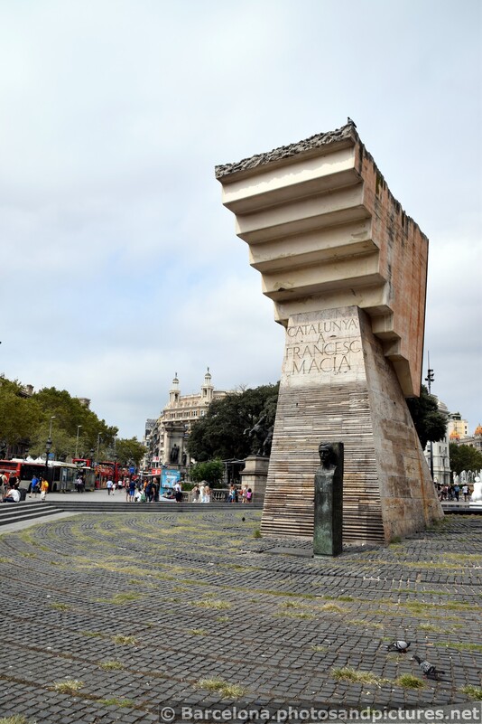 Francesc Macià Monument @ Catalunya Square.jpg